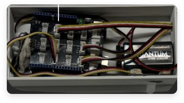 Inside the box — Arduino, wiring and battery